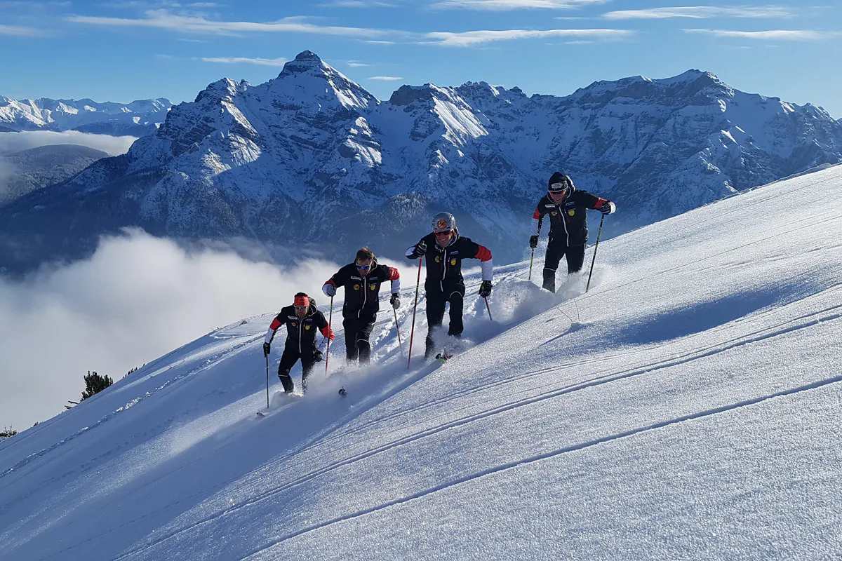 oesv skimo team portrait bild powder skibergsteigen