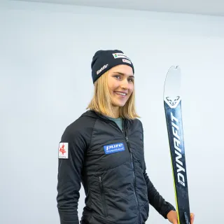 Johanna Hiemer mit Ski