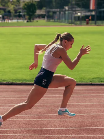 Pure Athletin Isabelle Engel beim Laufen