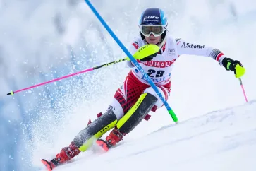 Chiara Mair fährt Ski