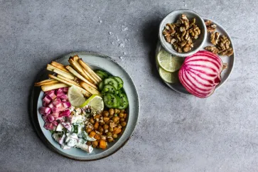 Pastinakenbowl mit Kichererbsen