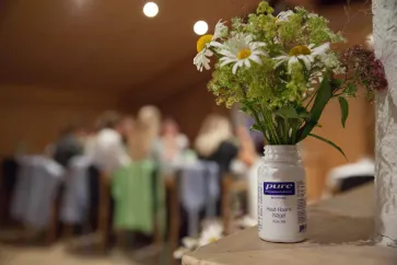 Pure Bottle Haut-Haar-Nägel mit Blumen