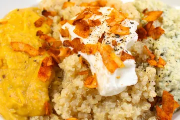 Quinoa mit Basilikum und Kürbiscreme an Ei Poachie