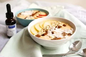 Carrot Cake Smoothie Bowl 