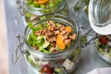 Quinoa Karfiol Salat in einem Glas
