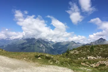 Aussicht von einem Berg beim Wandern