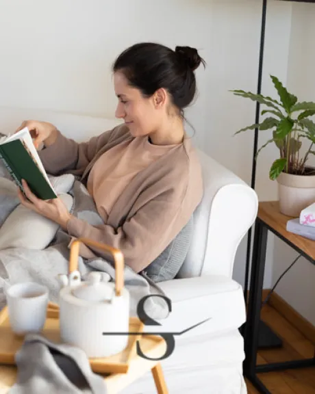 Frau mit Buch