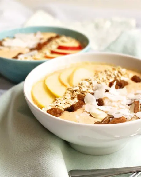 Carrot Cake Smoothie Bowl 