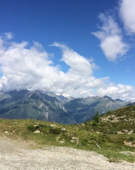 Aussicht von einem Berg beim Wandern