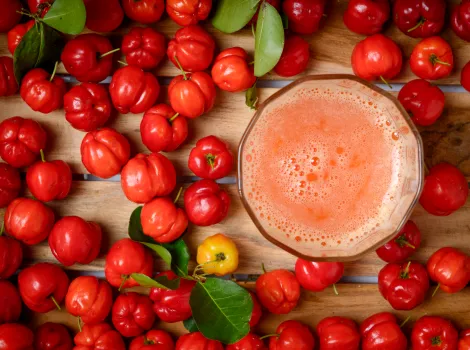 Acerola Saft und Acerola kirschen