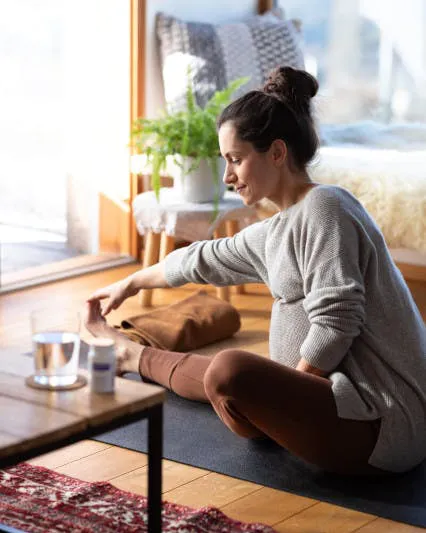 Frau beim Schwangerschaftsyoga