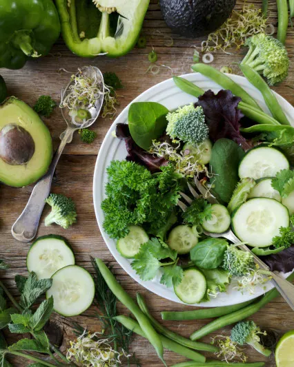 Grünes Gemüse und Salat 