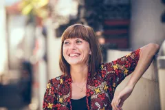 Frau lächelt