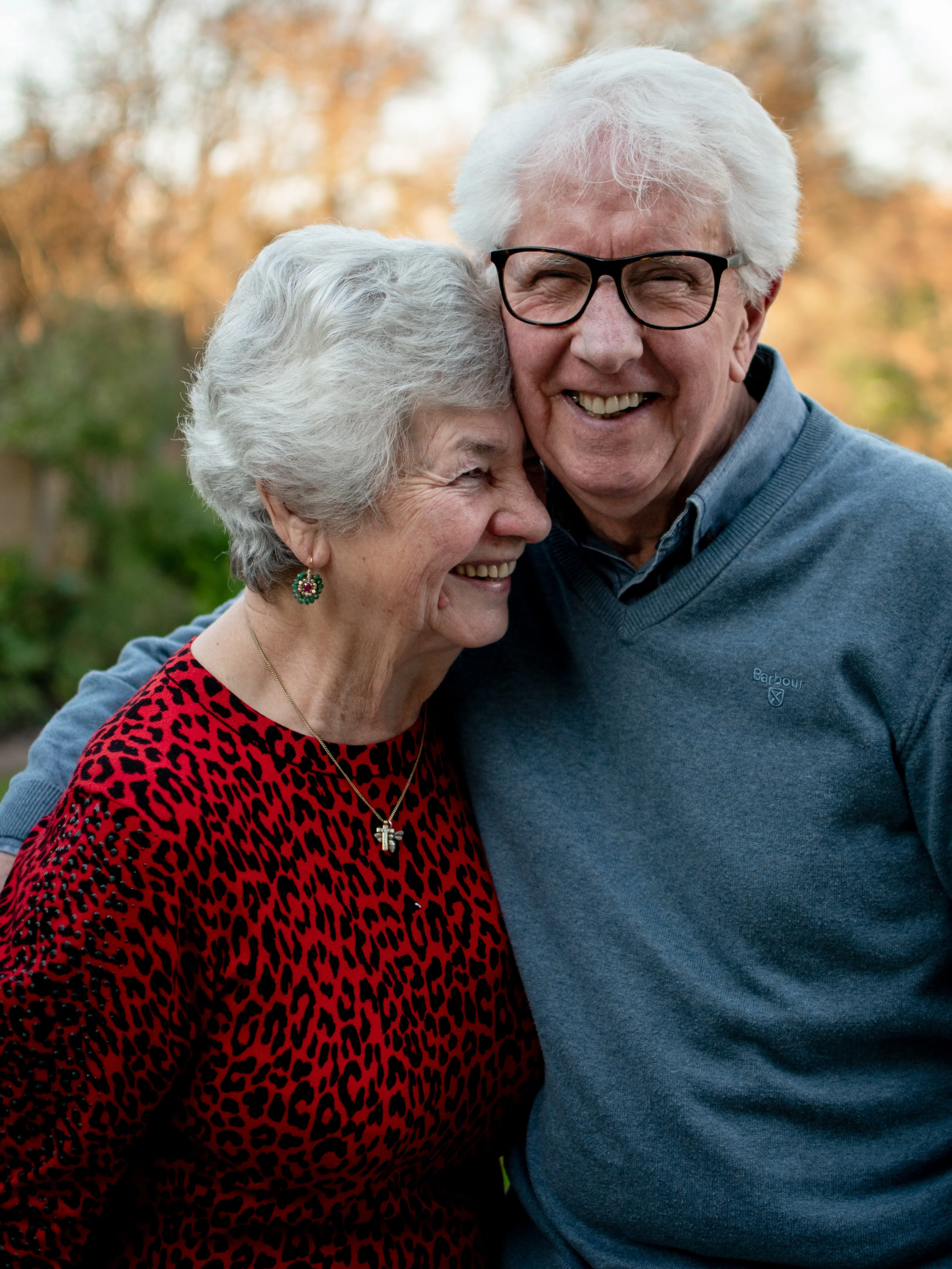 Älteres Paar lächelt