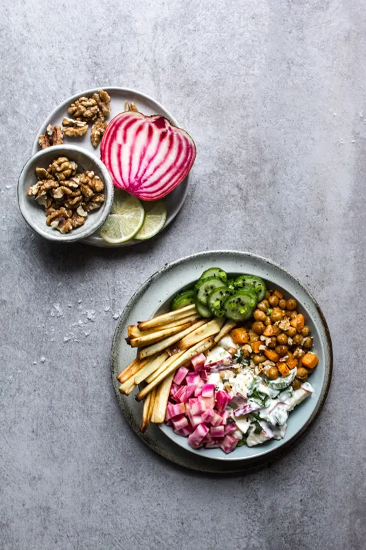 Pastinakenbowl mit Kichererbsen